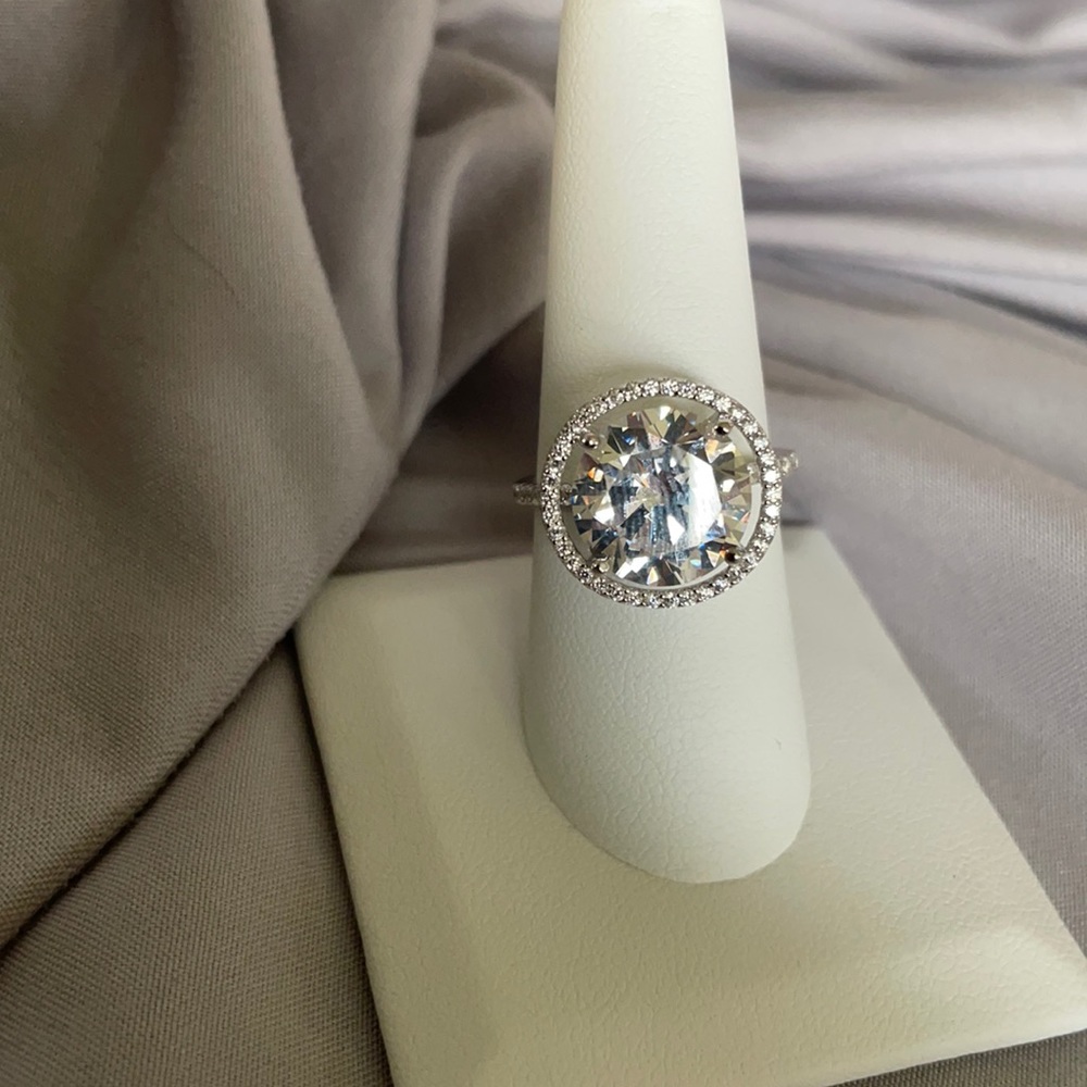 Bella Luce White Diamond Ring